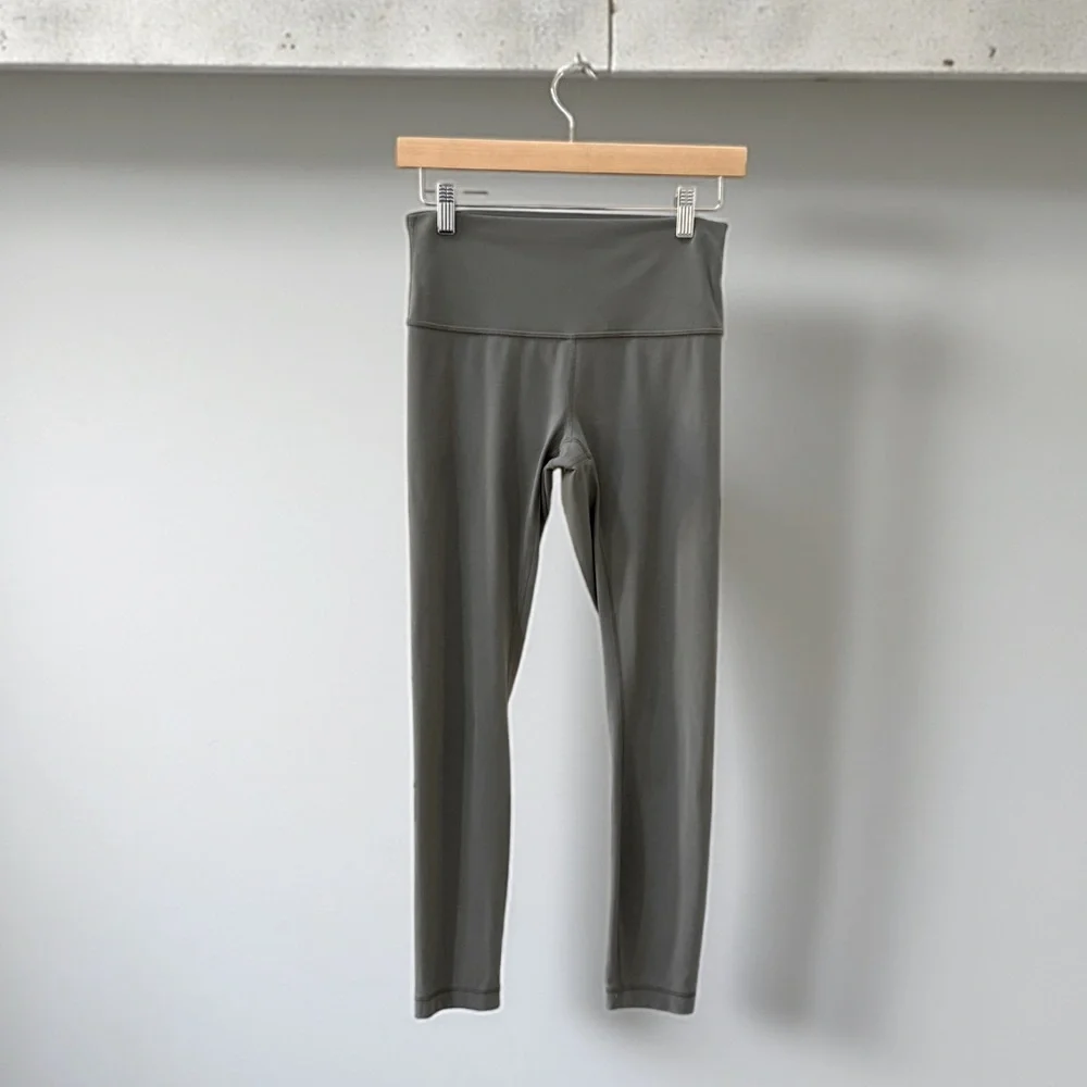 Lululemon Women’s Sage Green Leggings! Size 6! - Picture 3 of 5